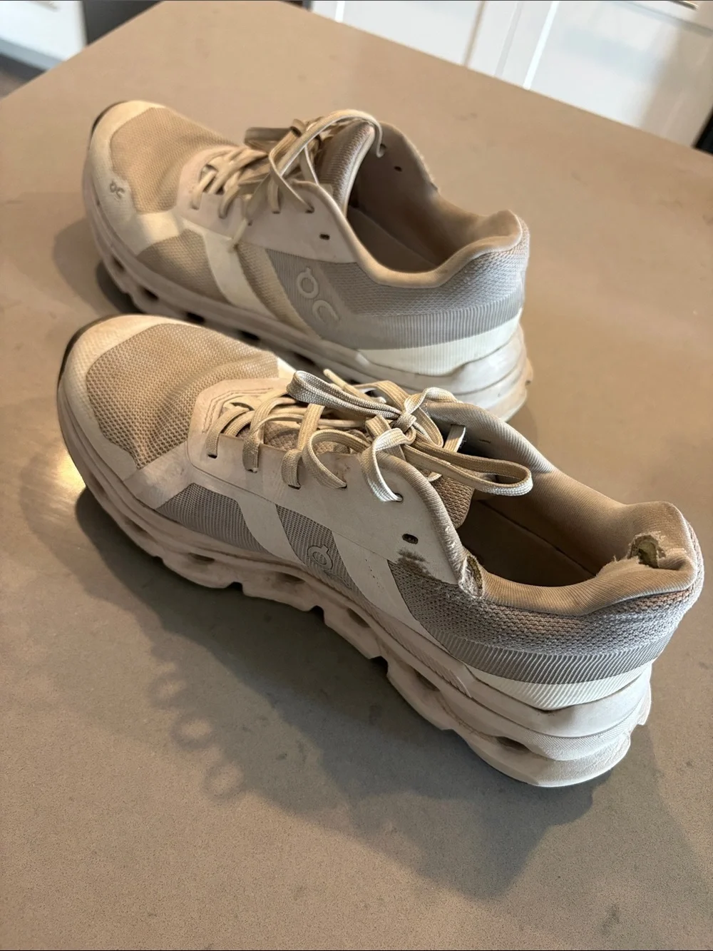 On Cloud White & Gray Sneakers 7